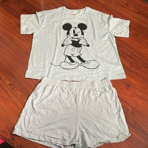 New Woman’s H&M Disney Mickey set T shirt and shorts pajamas sz XL Blue.